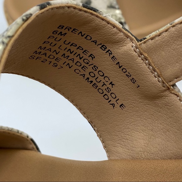 Steve Madden Gold Snake Brenda Wedge Sandal - Picture 13 of 15